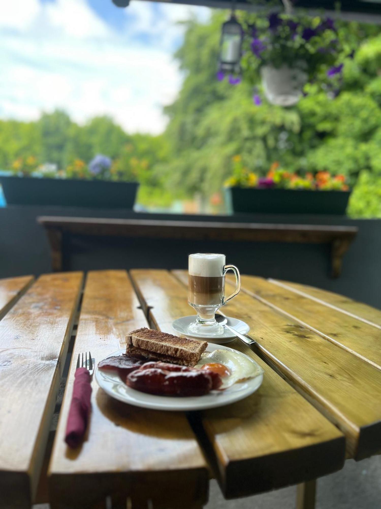 The Coach House Inn Moycullen Екстер'єр фото